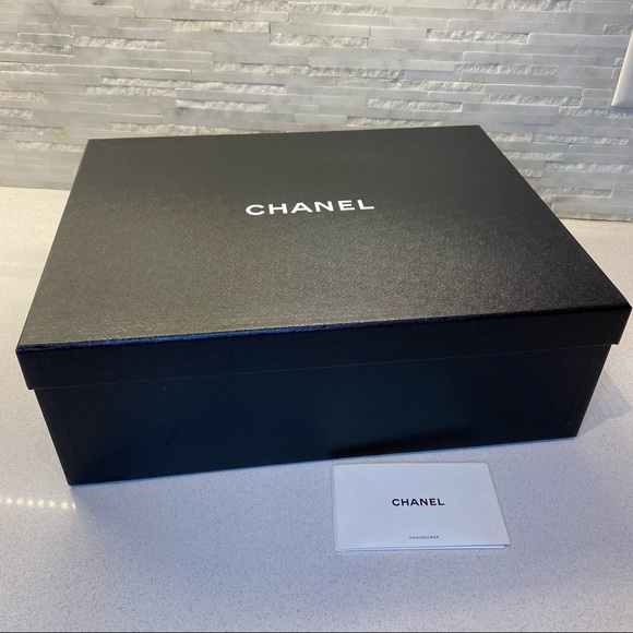 Chanel Short Boots with gold chain - Picture 11 of 12